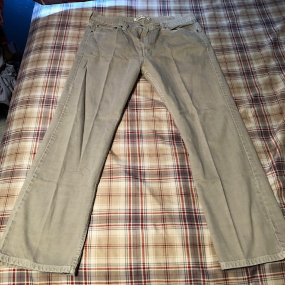 Mens Khaki colored Levis